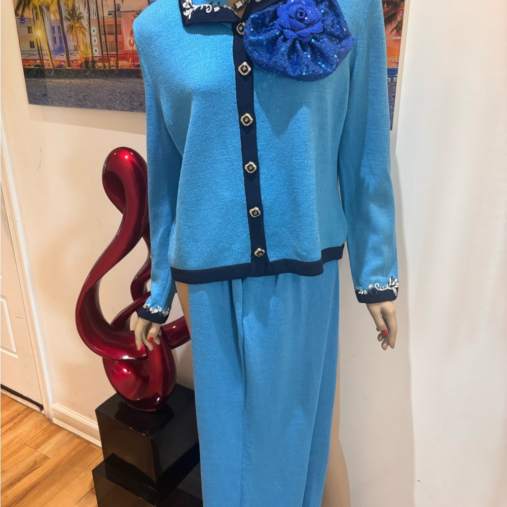 St. John Blue pant suit jacket embroidered 10 8 floral set